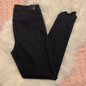 American Eagle • high rise jeggings raw chewed hem Sz 10 Long